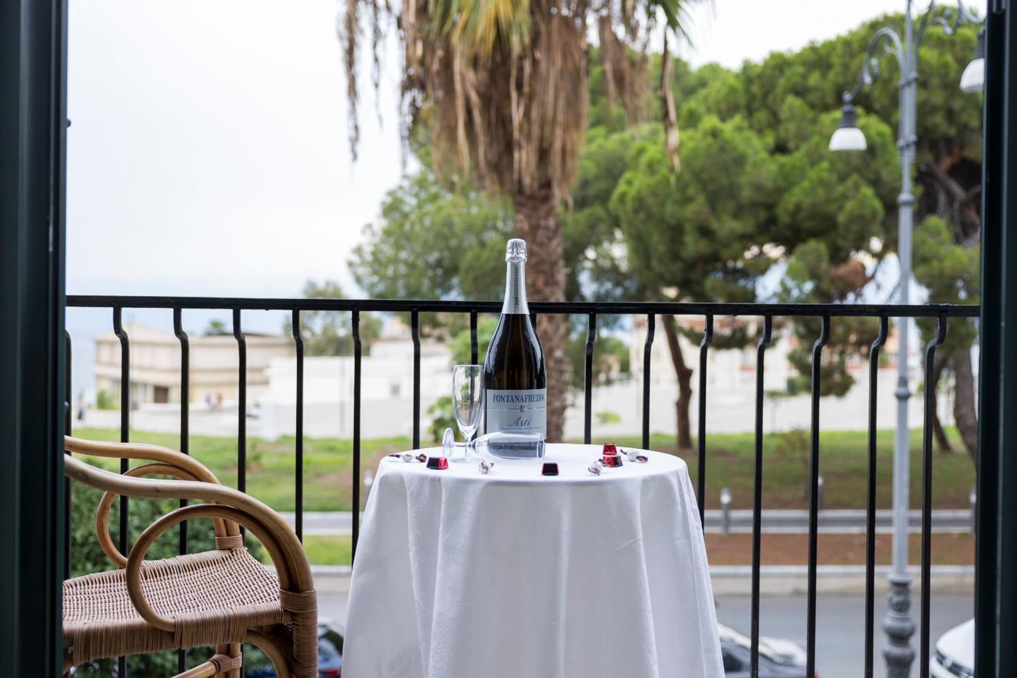 Il Balcone Sullo Stretto Bed & Breakfast Reggio Calabria Exterior photo